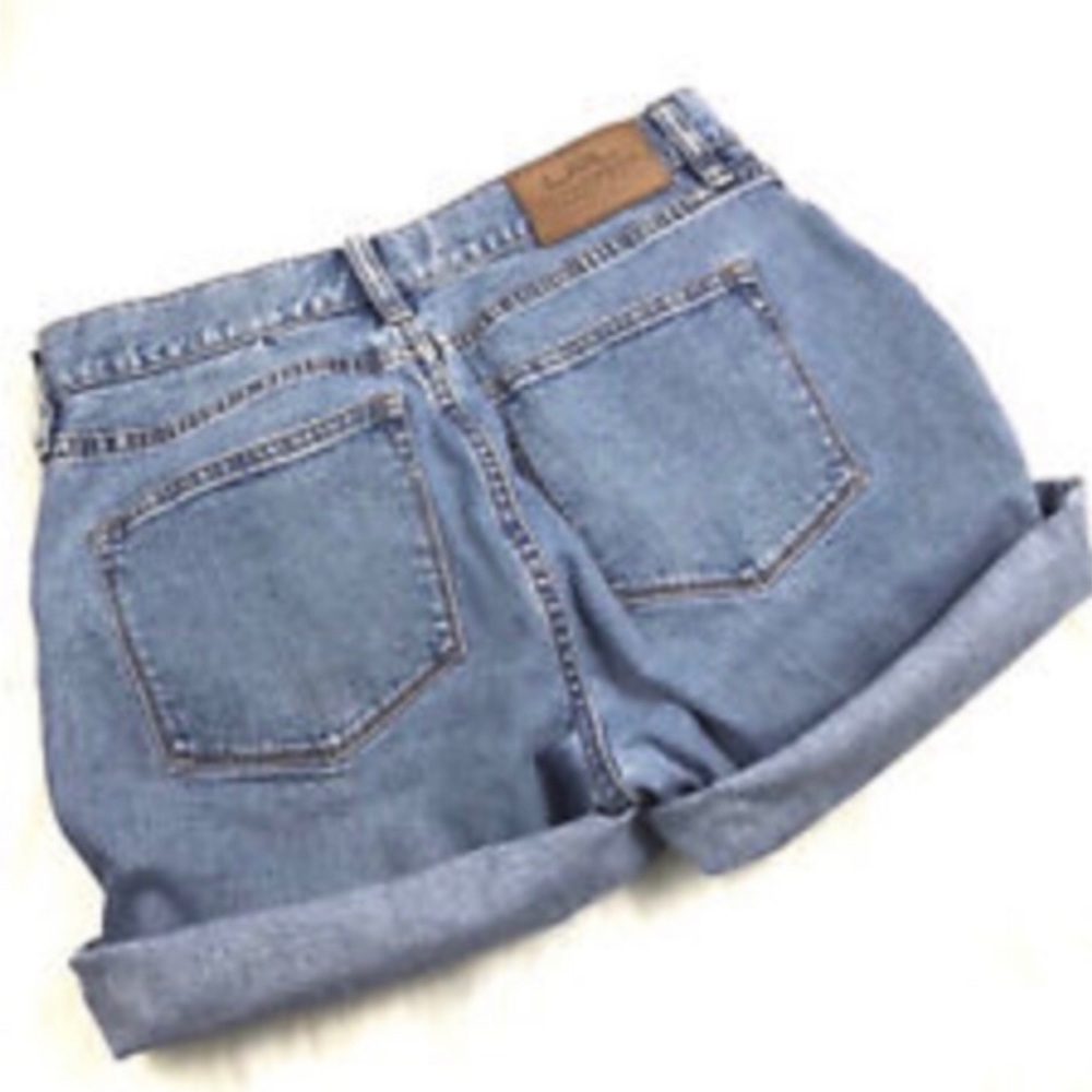 •RALPH LAUREN• HIGH WAISTED JEAN SHORTS